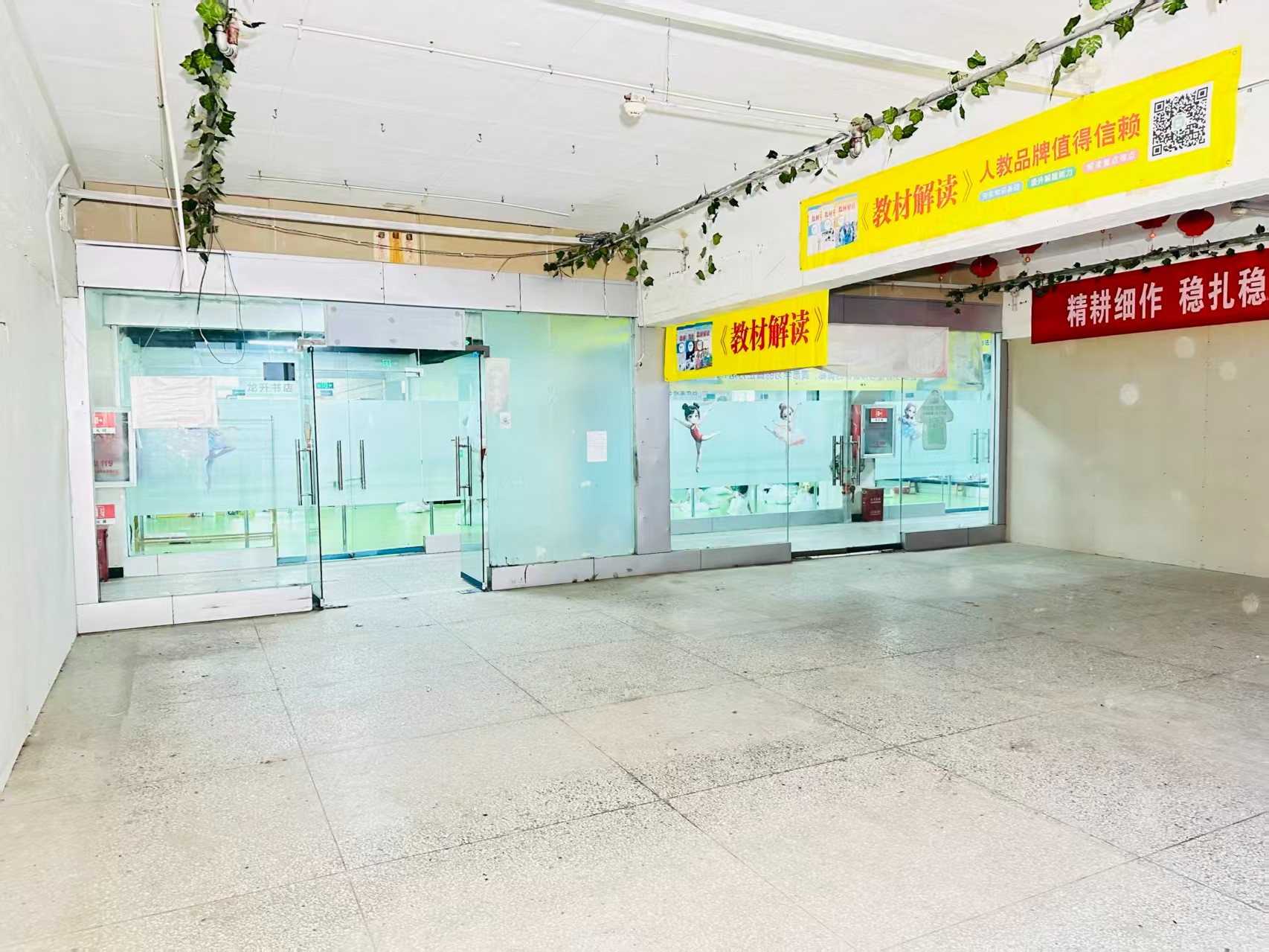 芳林路提供写字楼、商铺、展示空间、直播间等多种面积选择，满足企业办公、研发、展示、运营等多元需求。
