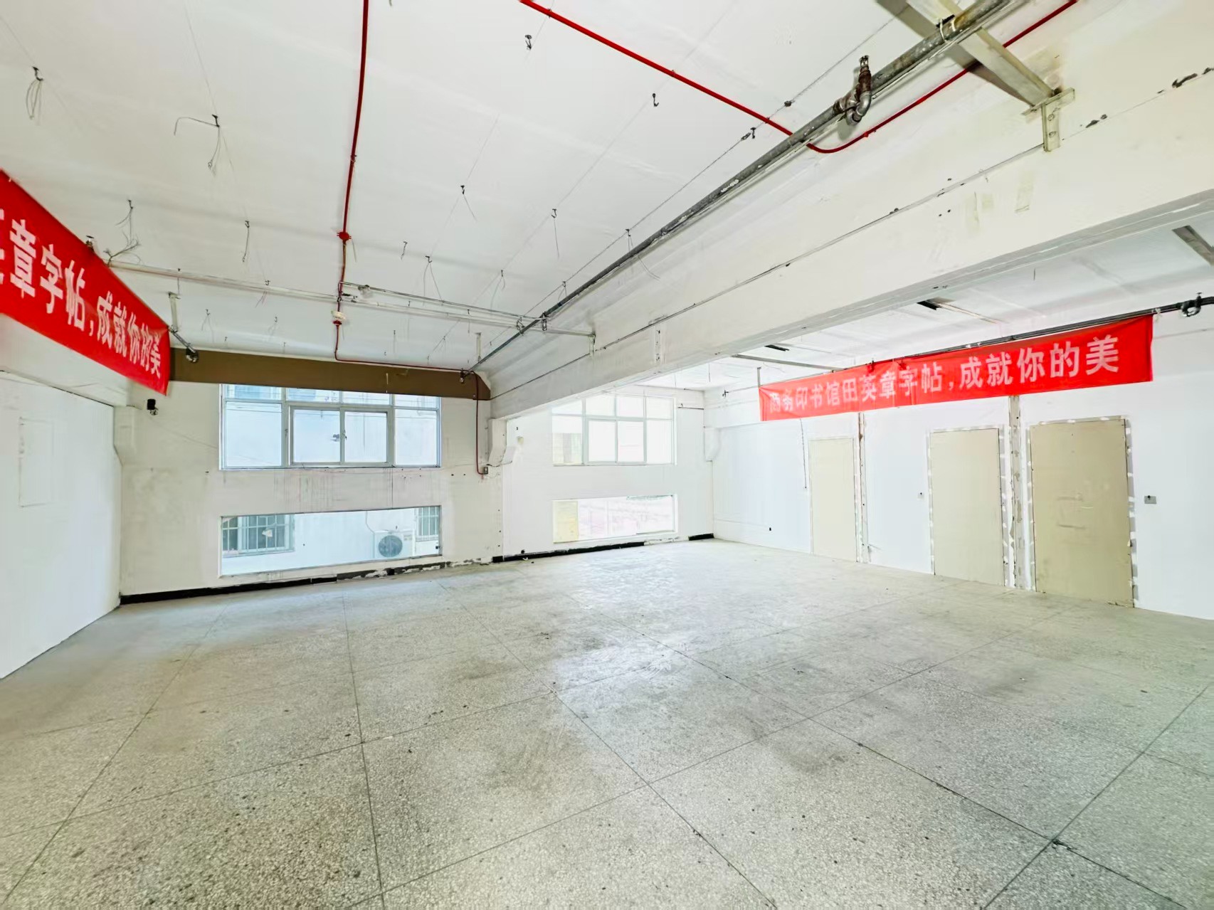 芳林路重点吸引人工智能应用、数字经济、电商直播、智能制造服务、软件开发、科技创新企业及创业团队入驻